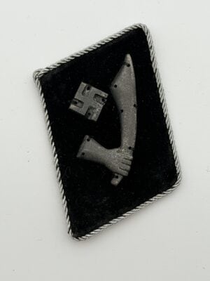 WWII Waffen-SS Panzer Nachrichten Sleeve Diamond Insignia