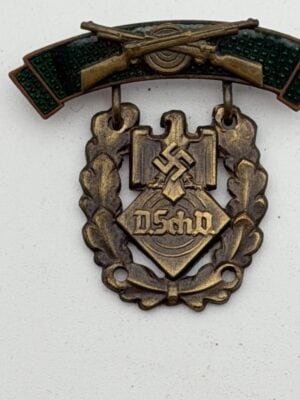 D.Sch.V. bronze shooting proficiency badge front detail