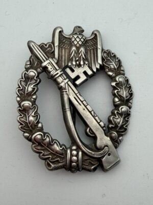 Original WWII Infantry Assault Badge in Silver front